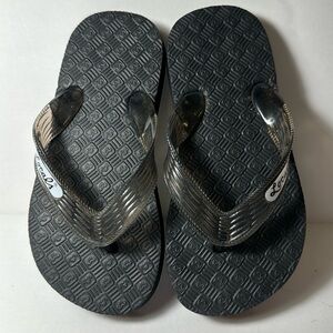 NWT Locals brand Childs slipper